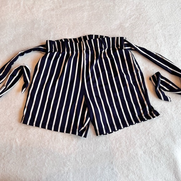 ✿ Ashley Blue — striped shorts — S - Picture 2 of 5
